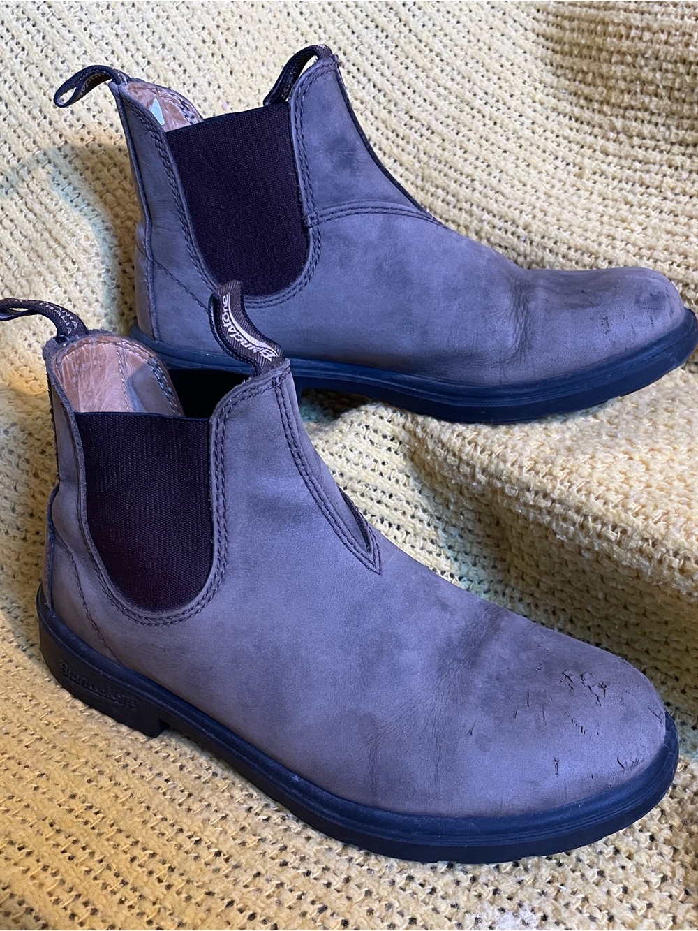 Blundstone Kids AUS 3 Chelsea Boot in Rustic Brown - Picture 2 of 7